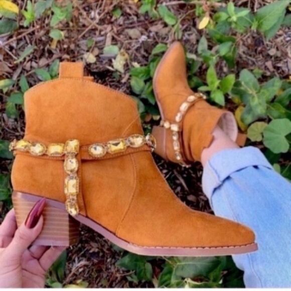 New Suede Pointy Toe Cowboy Bootie With Rihmestone size 6